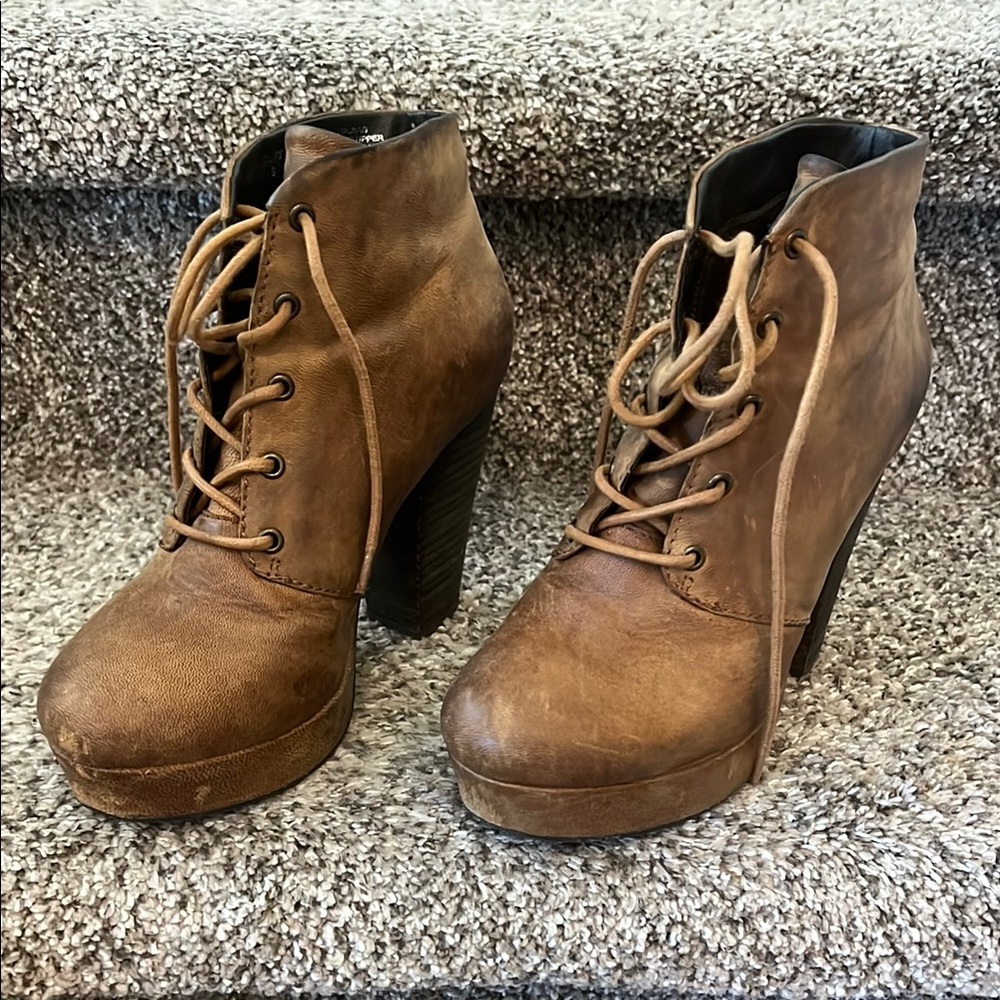 Steve Madden Brown Lace-Up Ankle Boots